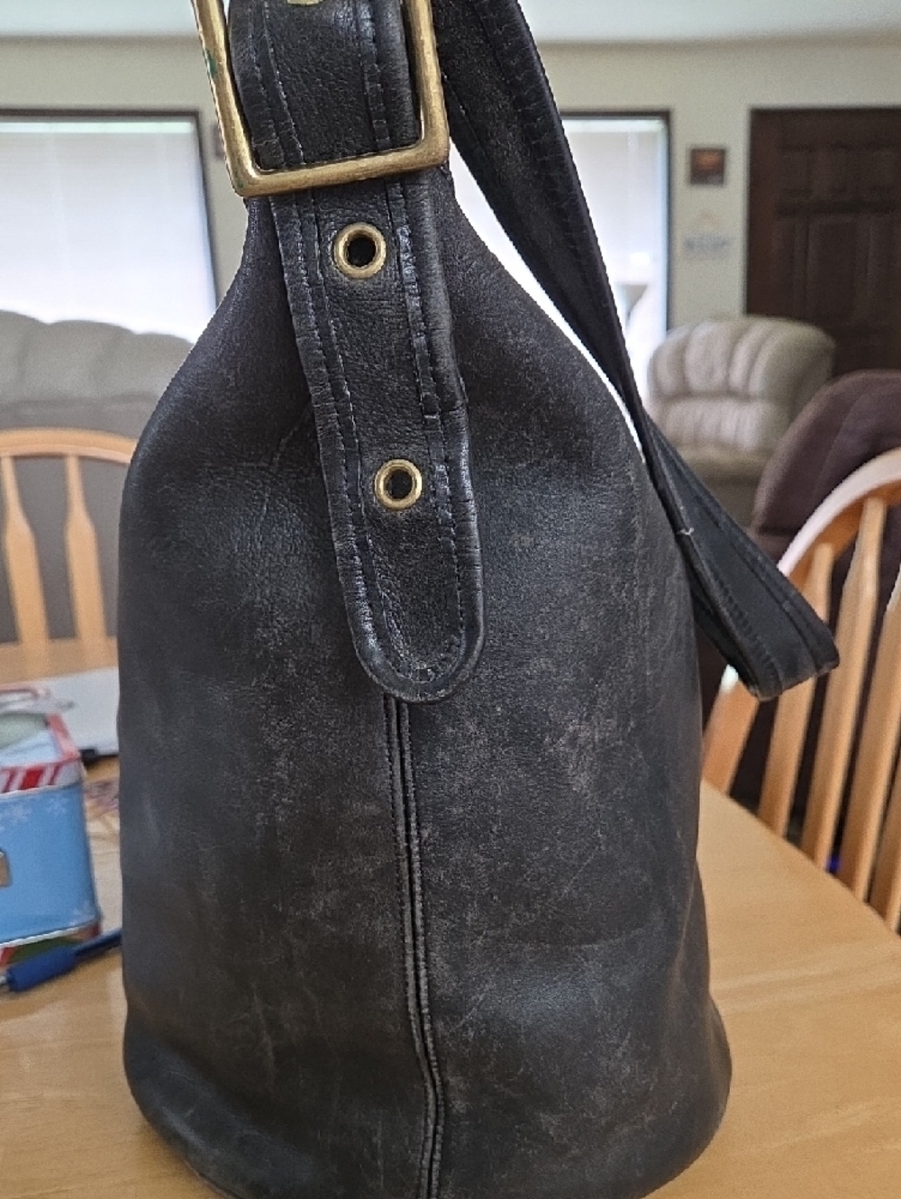 PERFECTLY BROKEN IN Coach Black Leather Bucket Shoulder Bag with Gold Hardware - Picture 3 of 9